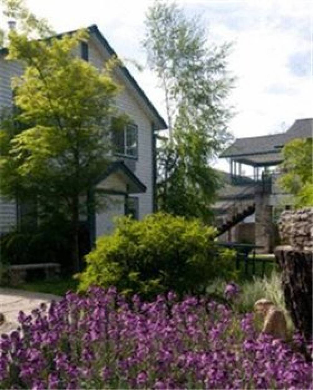 Grass Valley Courtyard Suites