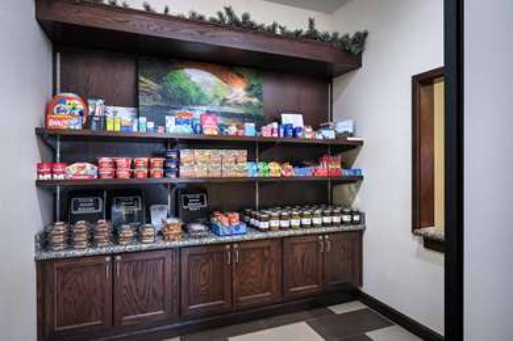 Green Mill Village Hotel & Suites, BW Signature Collection 8