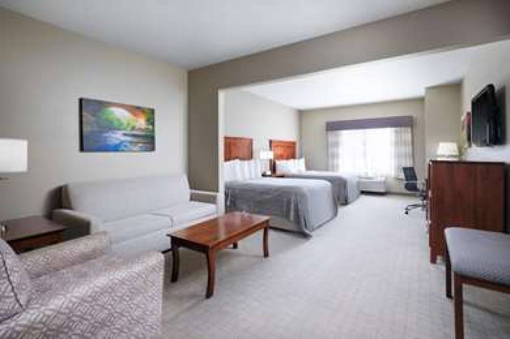 Green Mill Village Hotel & Suites, BW Signature Collection 5