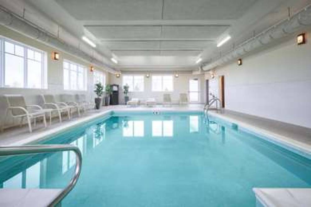 Green Mill Village Hotel & Suites, BW Signature Collection 7