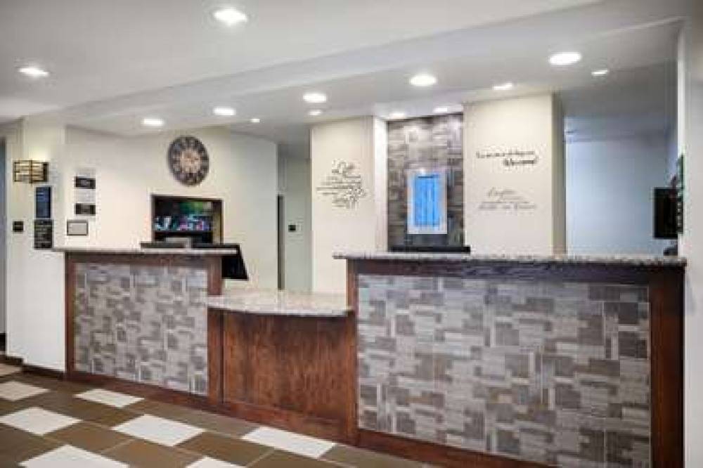 Green Mill Village Hotel & Suites, BW Signature Collection 2