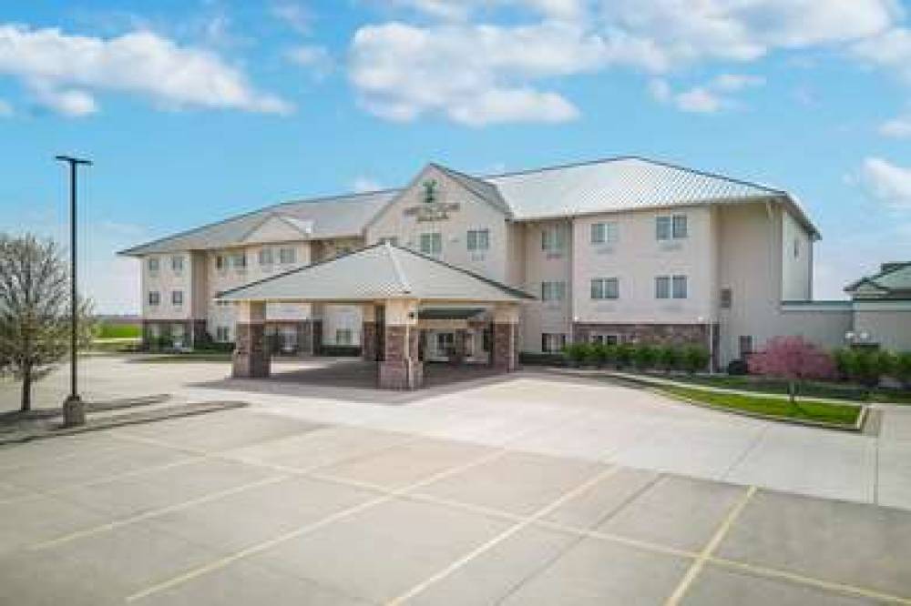 Green Mill Village Hotel & Suites, Bw Signature Collection