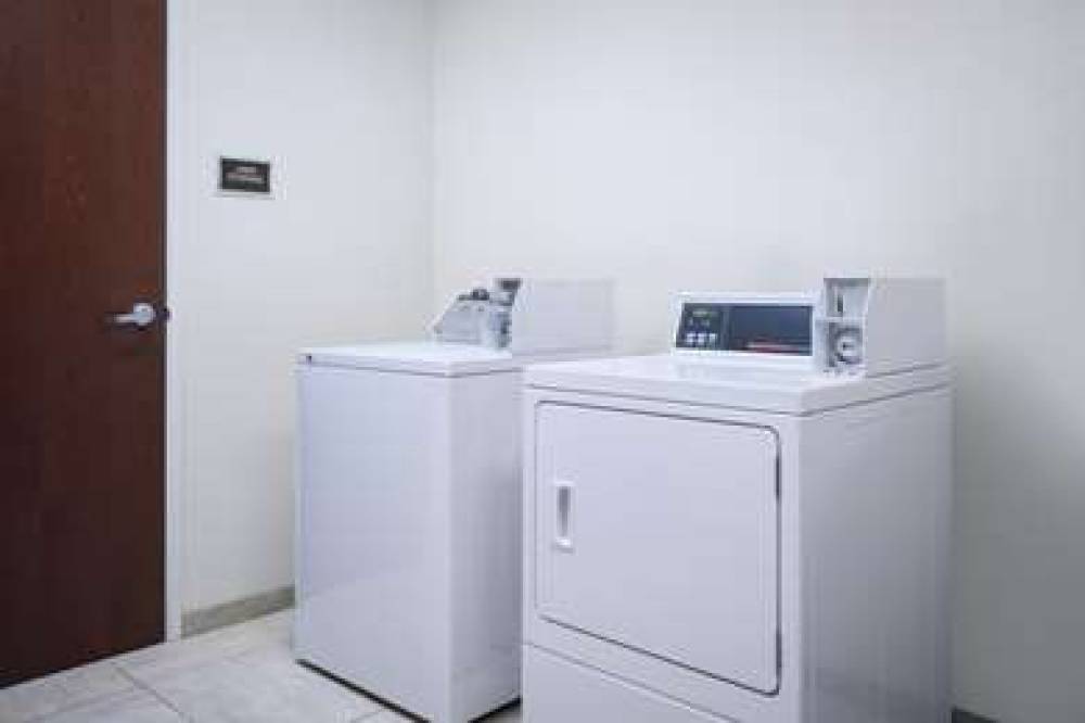 Green Mill Village Hotel & Suites, BW Signature Collection 10