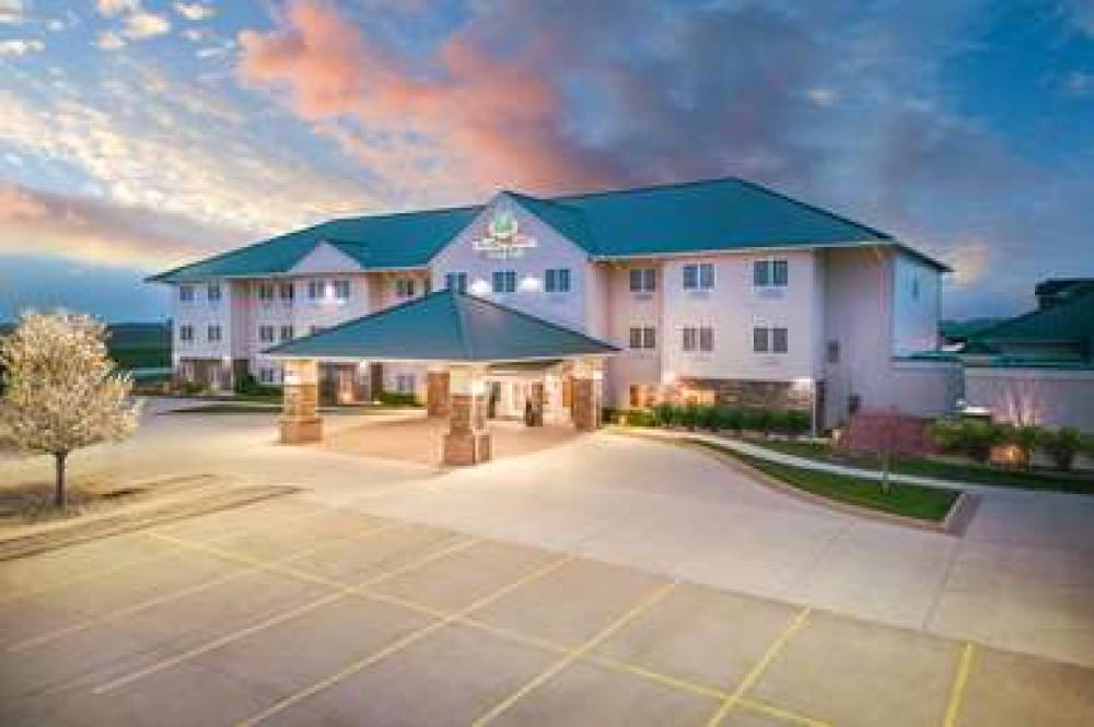 Green Mill Village Hotel & Suites, BW Signature Collection 1