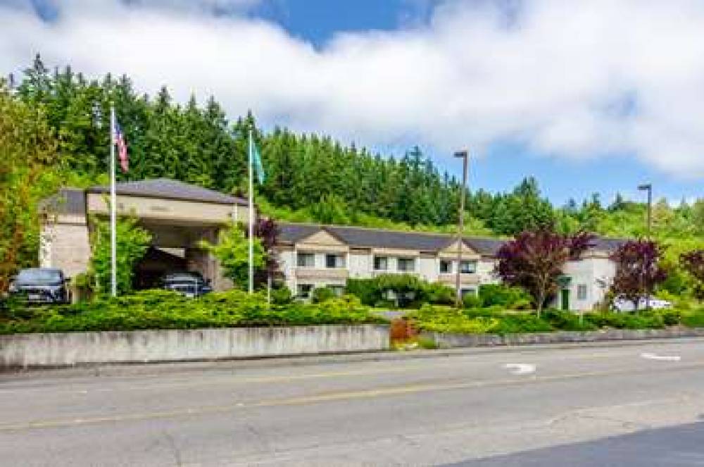 Guesthouse Inn & Suites Poulsb