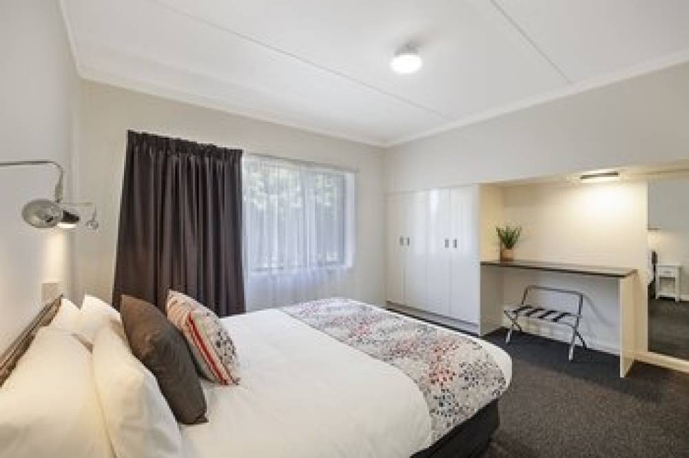 HAMILTON LAKESIDE MOTEL 6