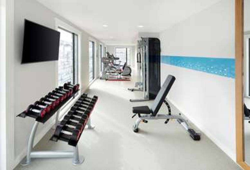 HAMPTON BY HILTON LONDON DOCKLANDS 6