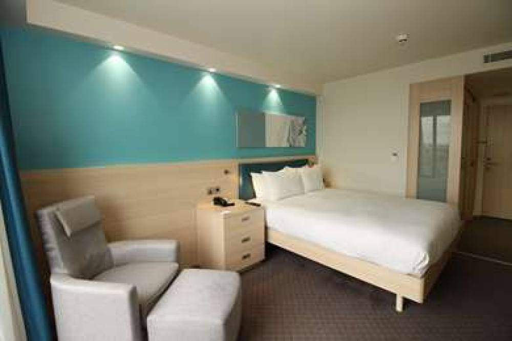 HAMPTON BY HILTON LONDON DOCKLANDS 7