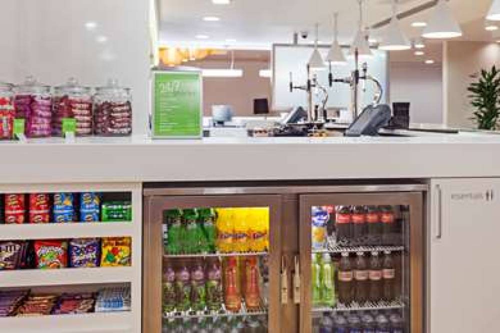 HAMPTON BY HILTON LONDON GATWICK AI 5