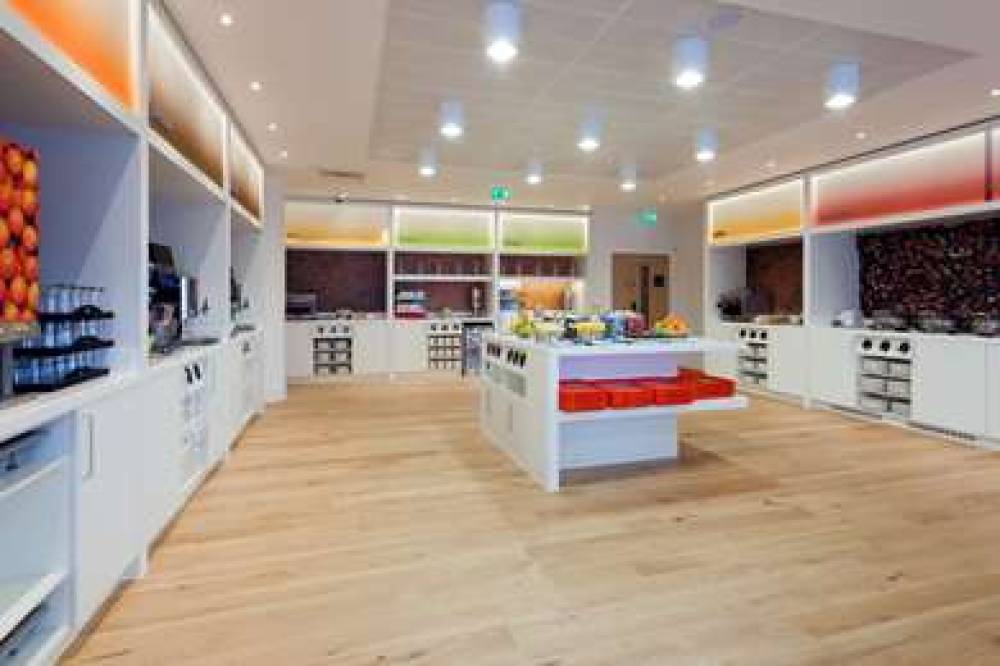 HAMPTON BY HILTON LONDON GATWICK AI 4