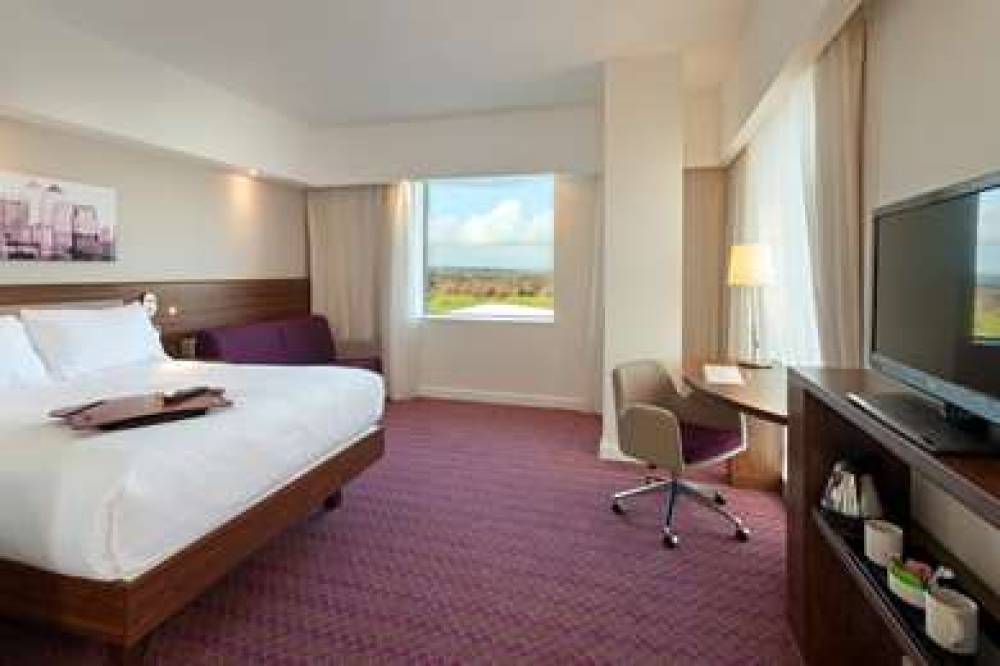 HAMPTON BY HILTON LONDON GATWICK AI 10