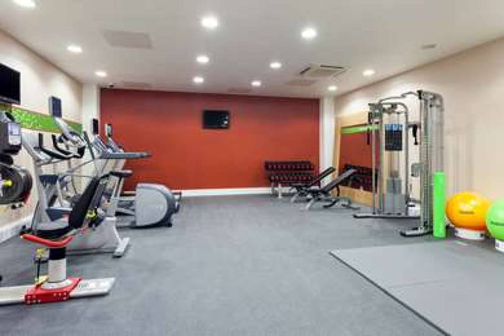 HAMPTON BY HILTON LONDON GATWICK AI 6