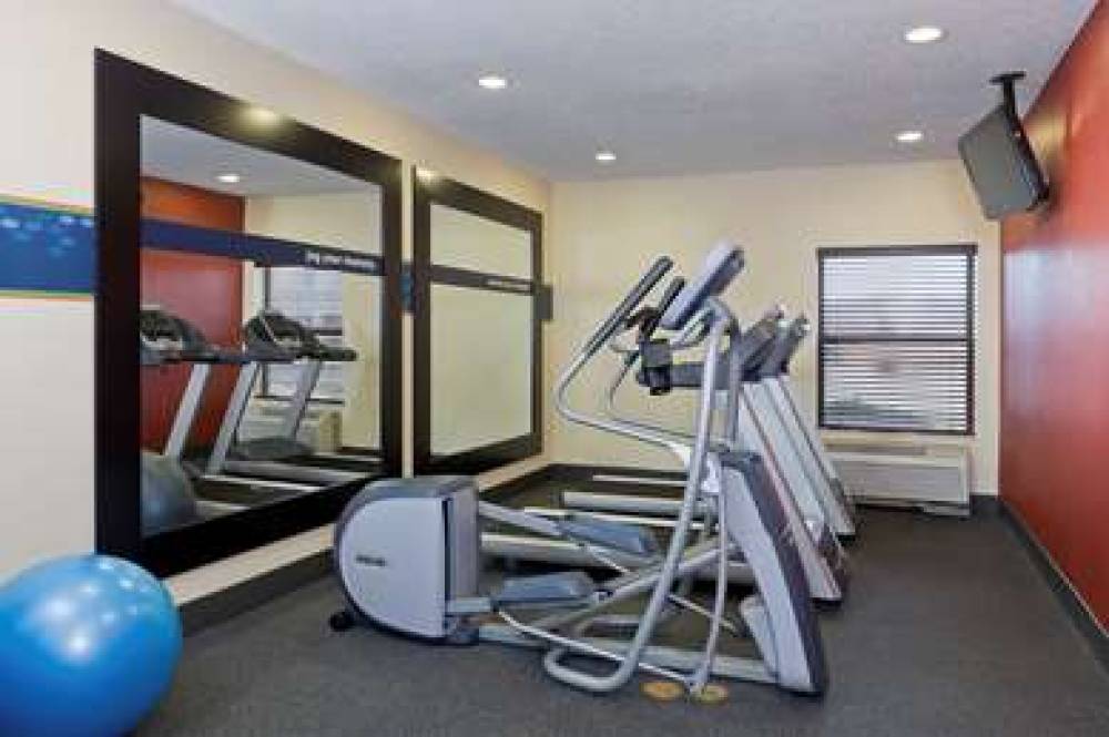 Hampton Inn Akron Fairlawn 7