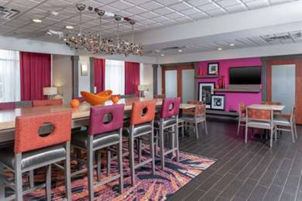 Hampton Inn Akron South 9