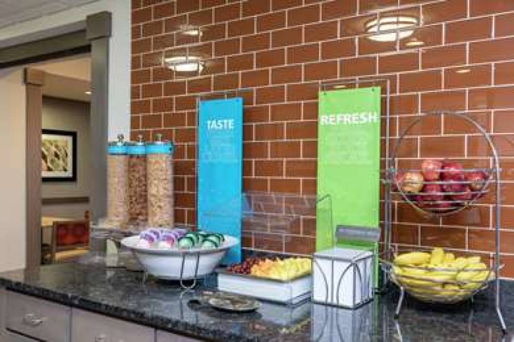 Hampton Inn Akron South 2