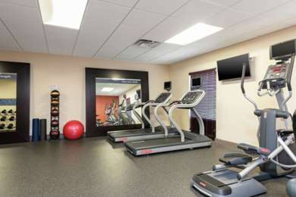 Hampton Inn Akron South 8