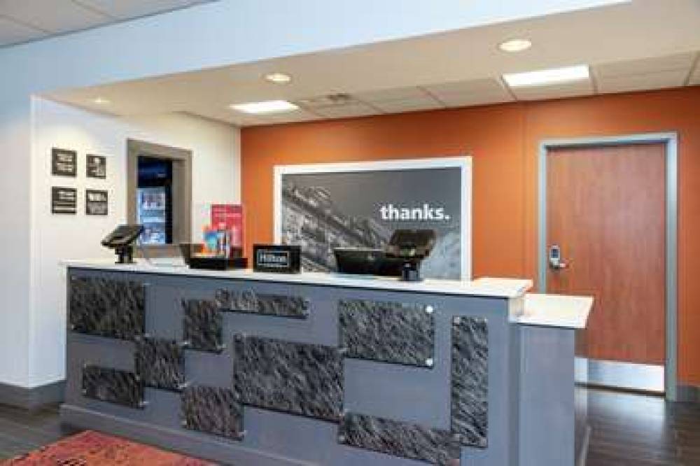 Hampton Inn Akron South 6