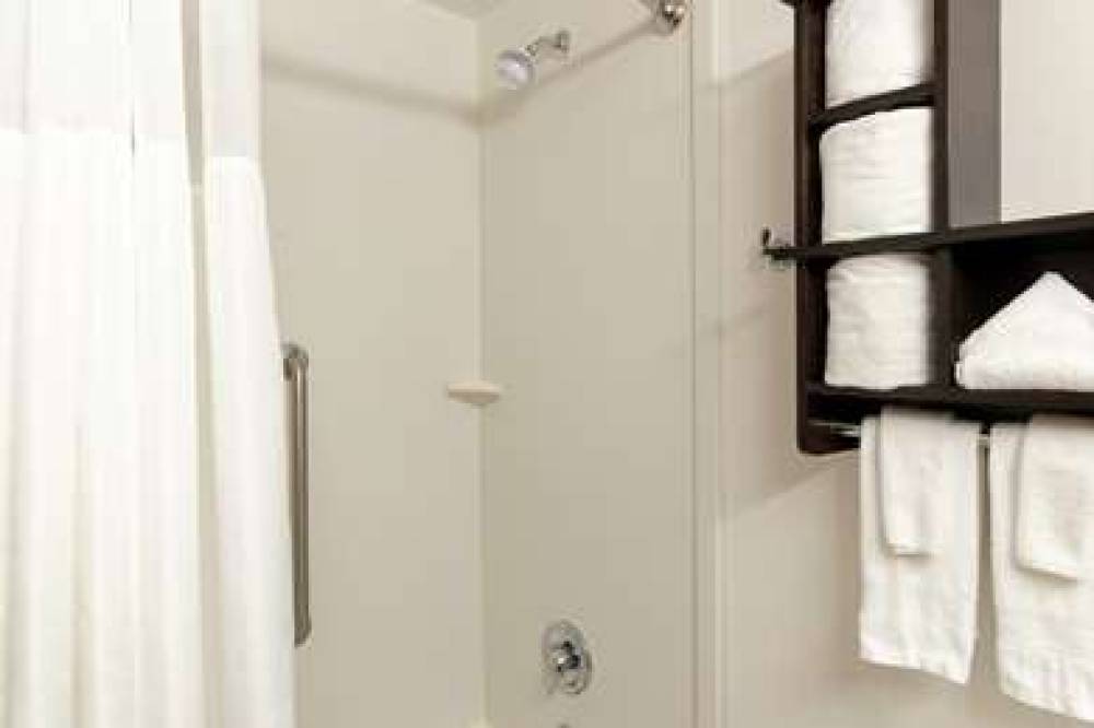 Hampton Inn Akron South 4