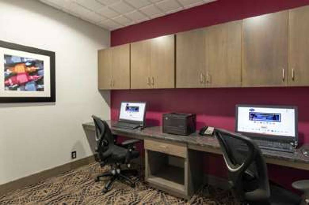 Hampton Inn Akron South 3