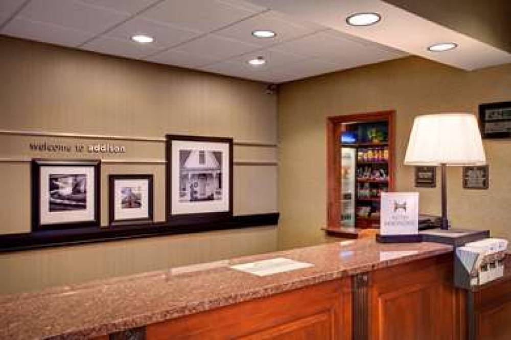 Hampton Inn &amp; Suites Addison 7