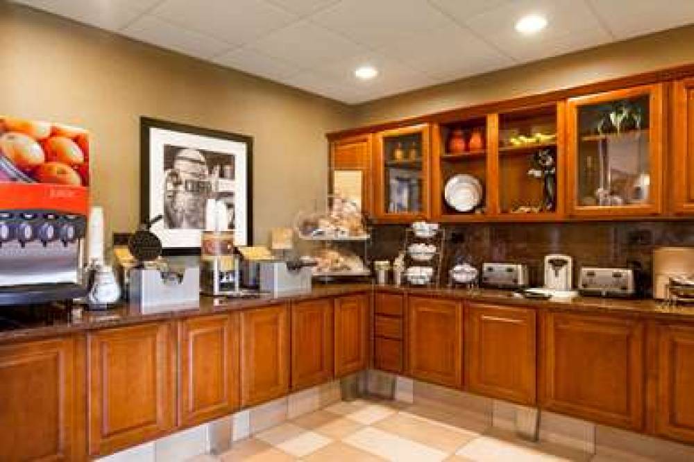 Hampton Inn &amp; Suites Addison 2