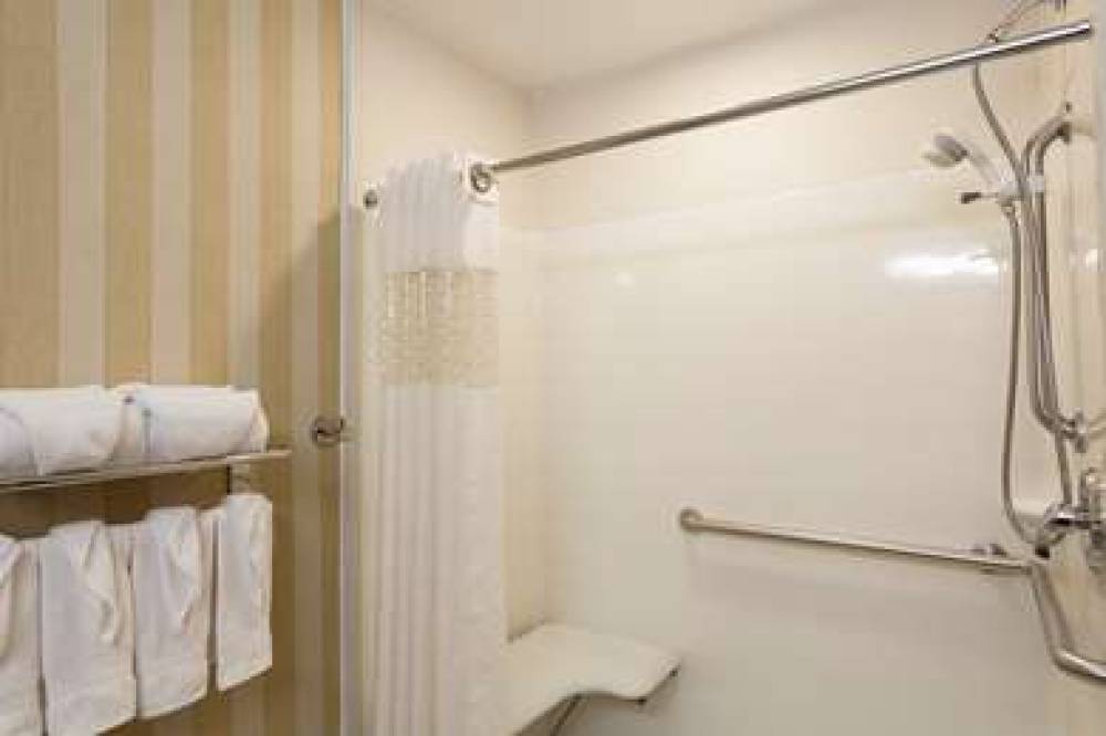 Hampton Inn &amp; Suites Addison 8