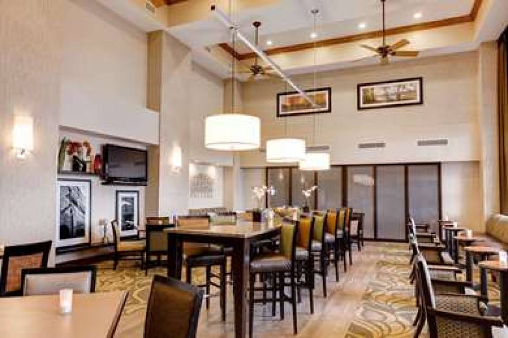 Hampton Inn &amp; Suites Addison 3