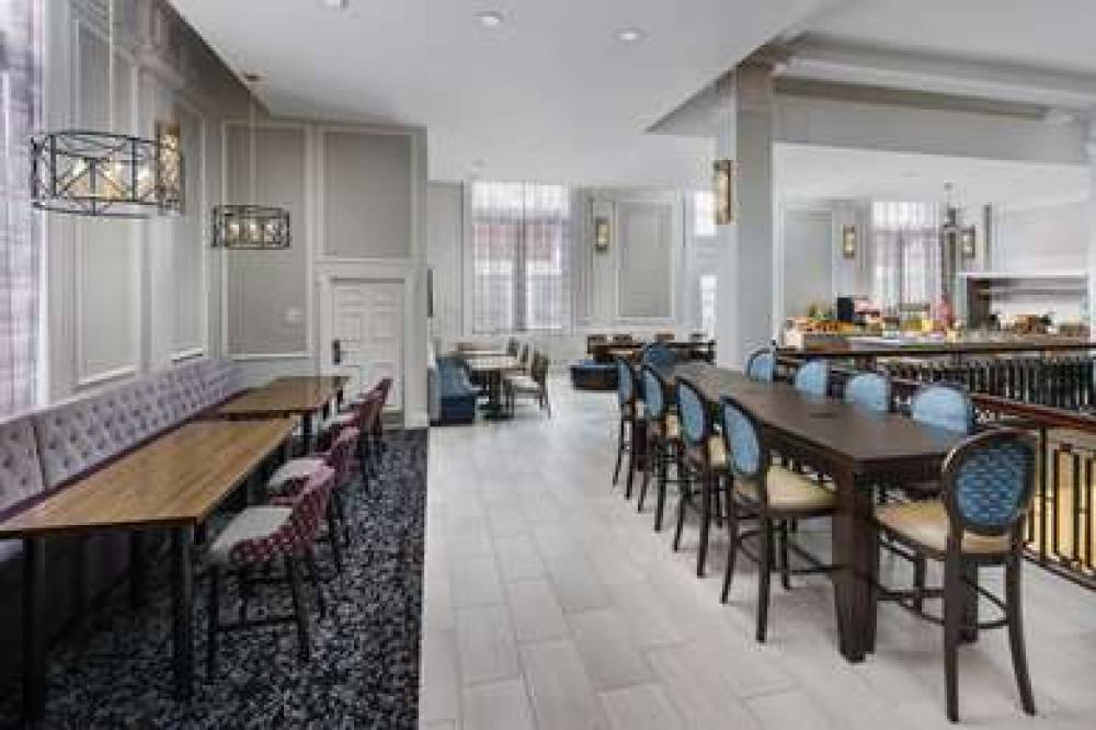 Hampton Inn &amp; Suites Baltimore Inner Harbor 8