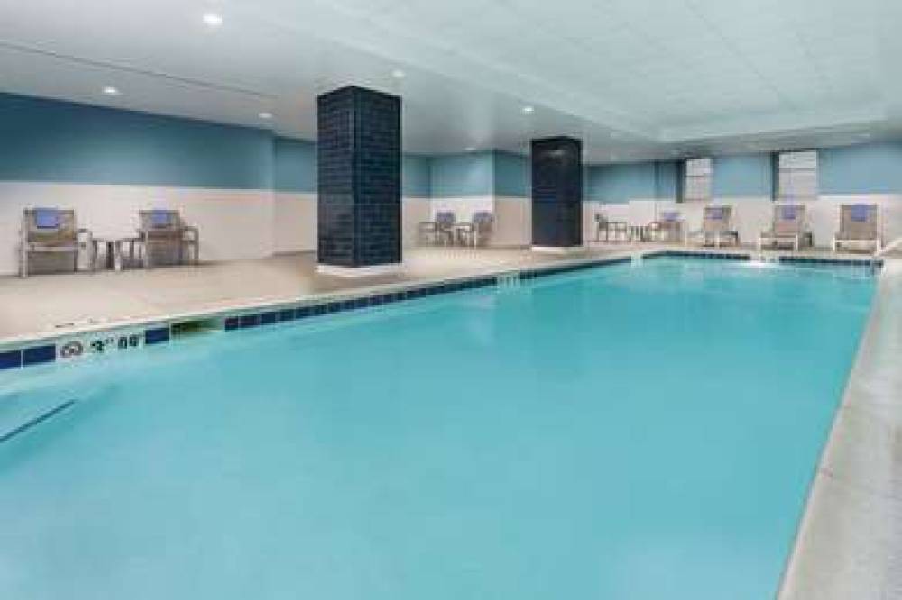 Hampton Inn &amp; Suites Baltimore Inner Harbor 6