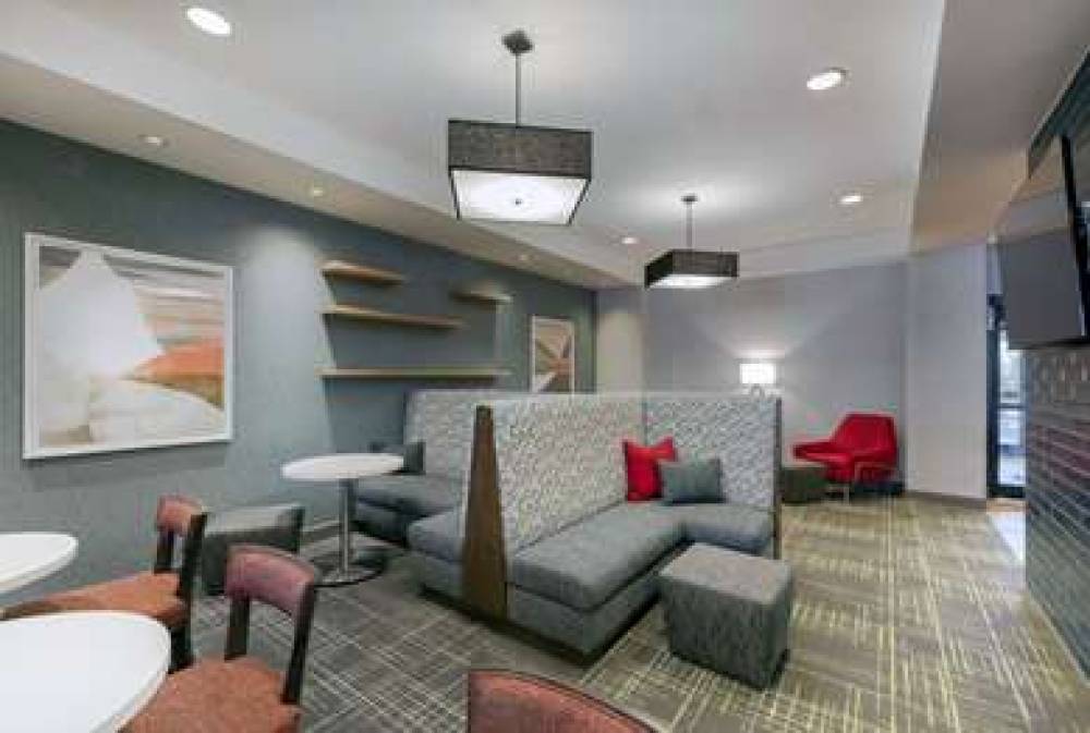 Hampton Inn &amp; Suites Burlington, NC 4