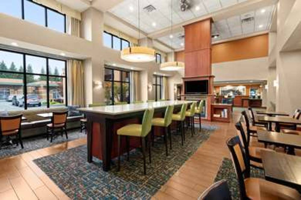 Hampton Inn &amp; Suites Burlington, WA 8