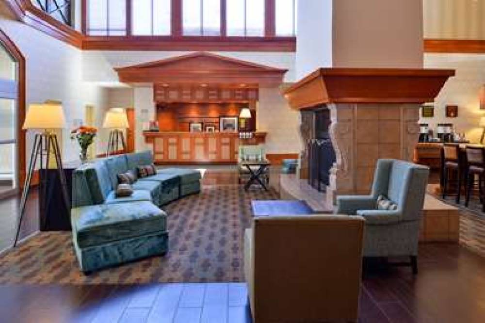 Hampton Inn &Amp; Suites By Hilton Calgary Unive