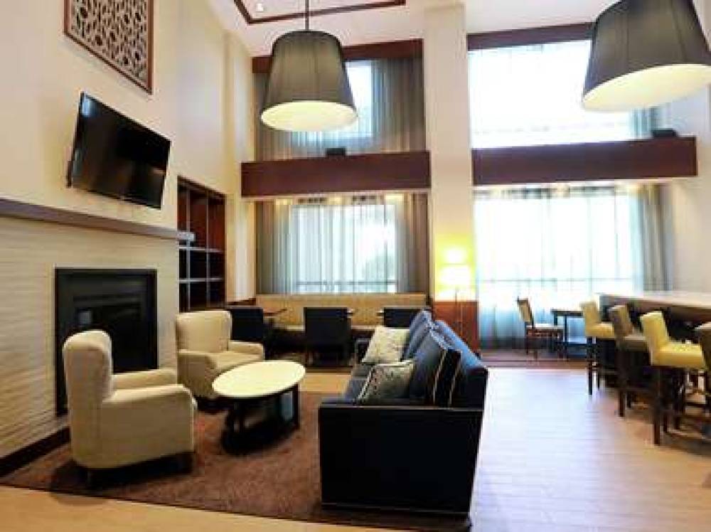 Hampton Inn &amp; Suites By Hilton Laval 6