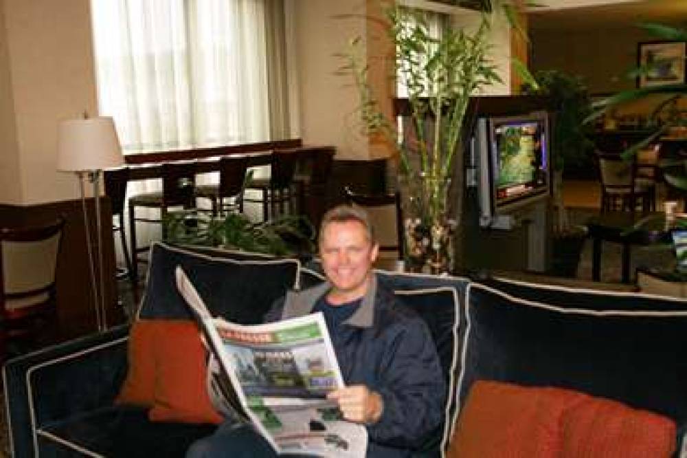 Hampton Inn &amp; Suites By Hilton Laval 10