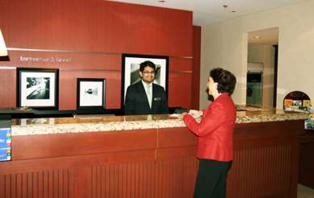 Hampton Inn &amp; Suites By Hilton Laval 7