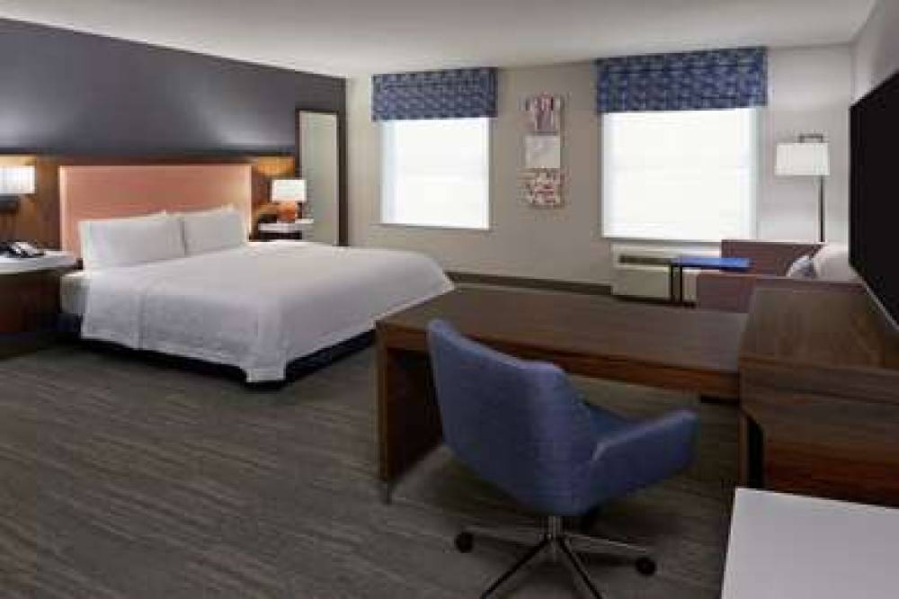 Hampton Inn &amp; Suites By Hilton Montreal-Dorval 6
