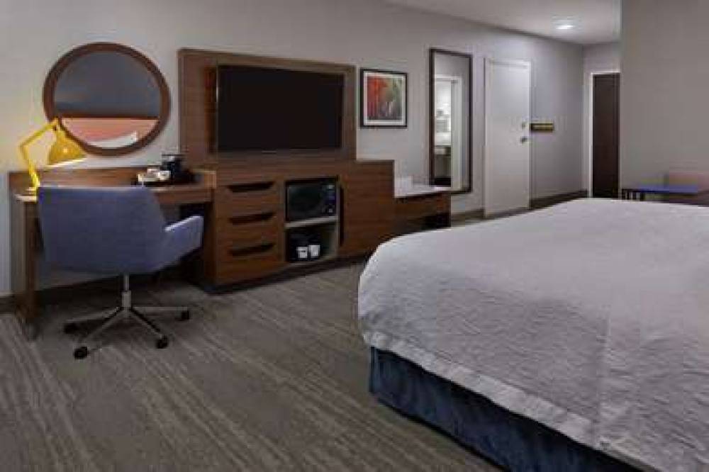 Hampton Inn &amp; Suites By Hilton Montreal-Dorval 10