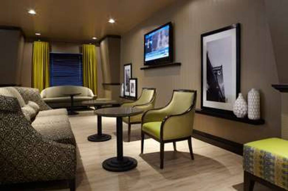 Hampton Inn &amp; Suites By Hilton Montreal-Dorval 4