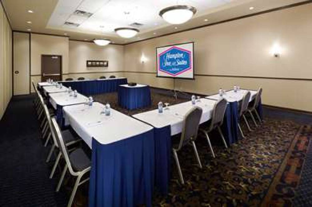 Hampton Inn &amp; Suites By Hilton Montreal-Dorval 8