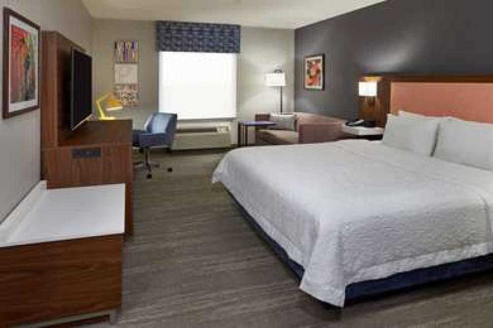 Hampton Inn &amp; Suites By Hilton Montreal-Dorval 9