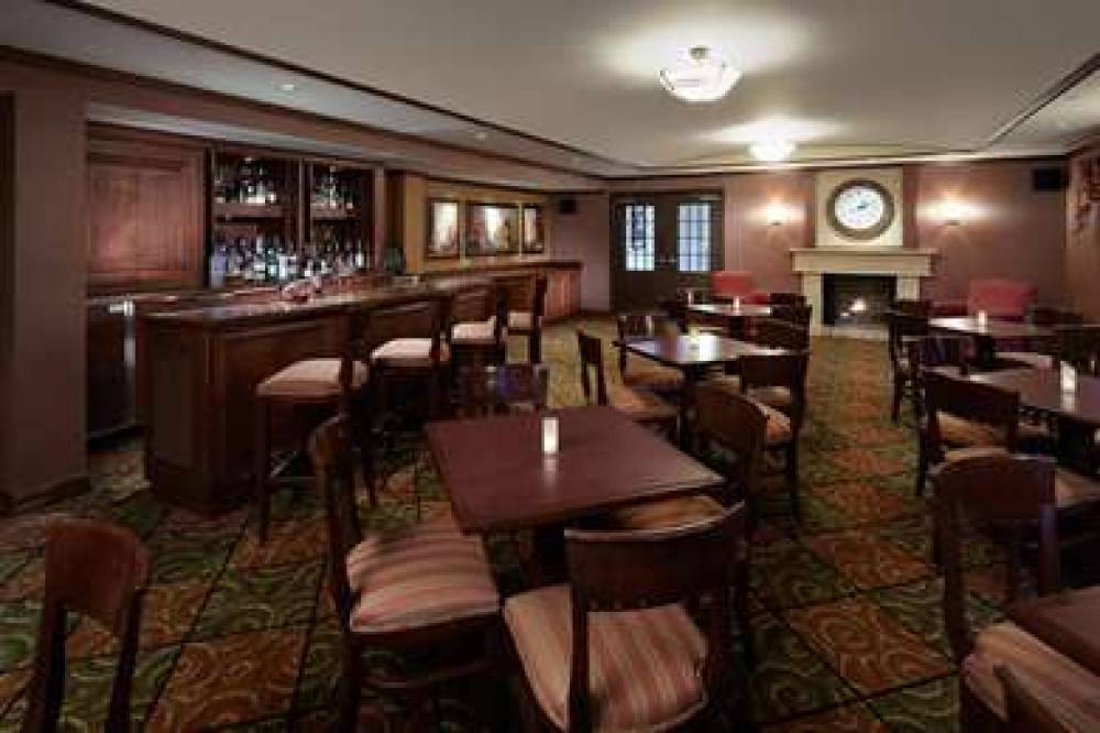 Hampton Inn &amp; Suites By Hilton Montreal-Dorval 7