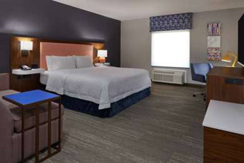 Hampton Inn &amp; Suites By Hilton Montreal-Dorval 5