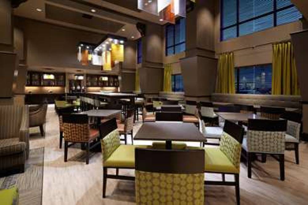 Hampton Inn &amp; Suites By Hilton Montreal-Dorval 3