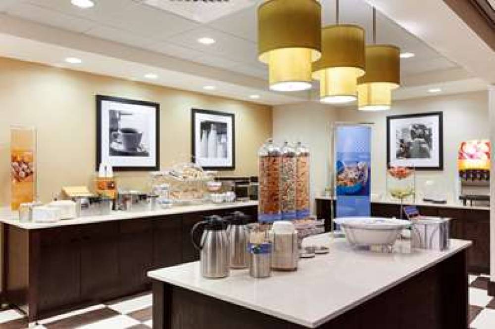 Hampton Inn &amp; Suites Camp Springs/Andrews AFB 5