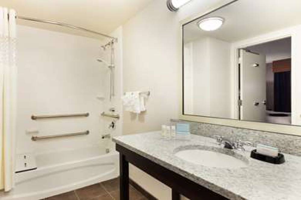 Hampton Inn &amp; Suites Camp Springs/Andrews AFB 9