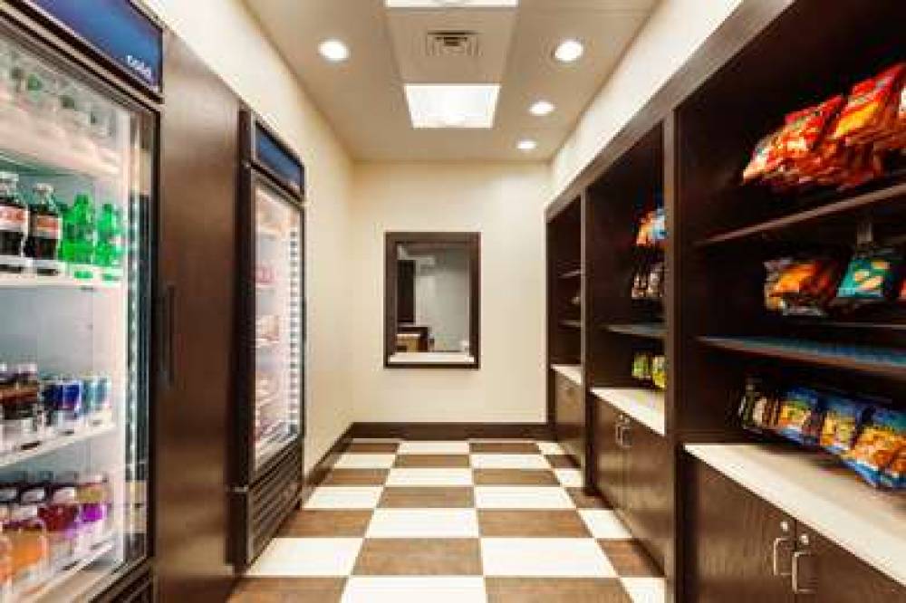 Hampton Inn &amp; Suites Camp Springs/Andrews AFB 4