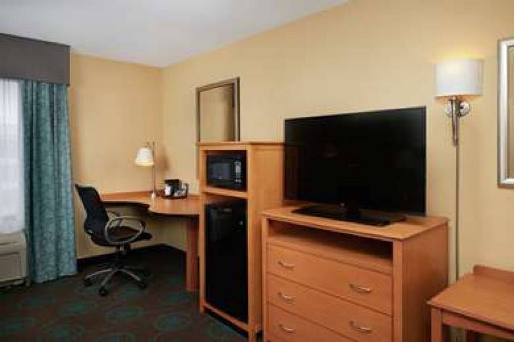 Hampton Inn &amp; Suites Canton 6