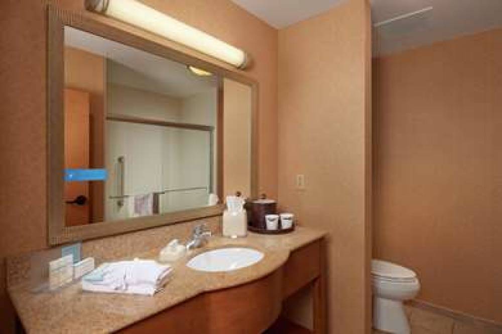 Hampton Inn &amp; Suites Canton 5