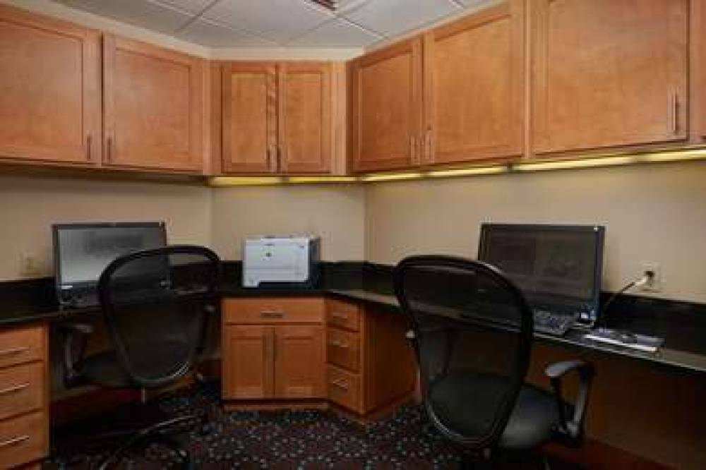 Hampton Inn &amp; Suites Canton 9