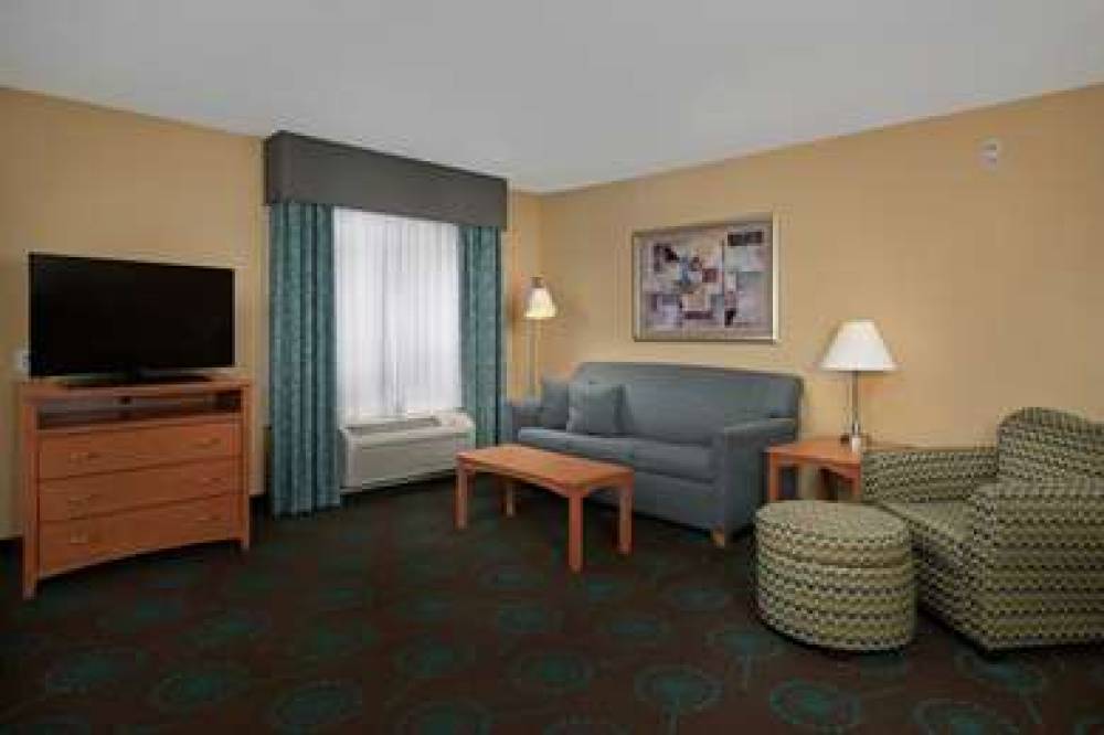 Hampton Inn &amp; Suites Canton 8